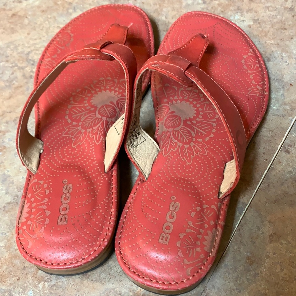 BOGUS SANDALS